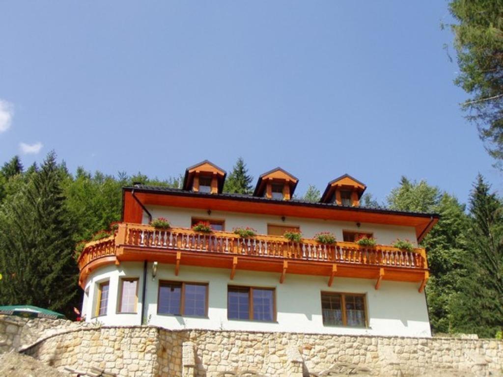 Penzion Bawaria Горні Ломна Екстер'єр фото